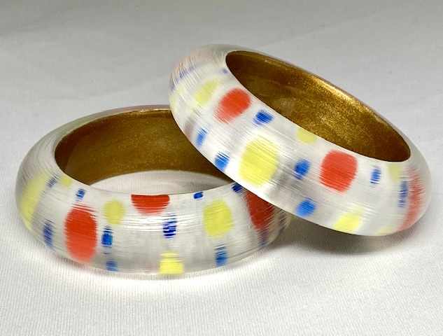 LG187 textured silvery white lucite bangles with handpainted dots